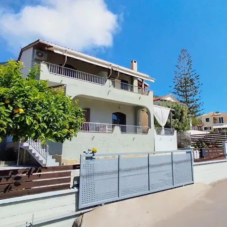 Rose House Case de vacanță *